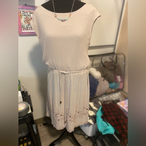 Beige summer flowy knee length dress - Picture 1 of 4